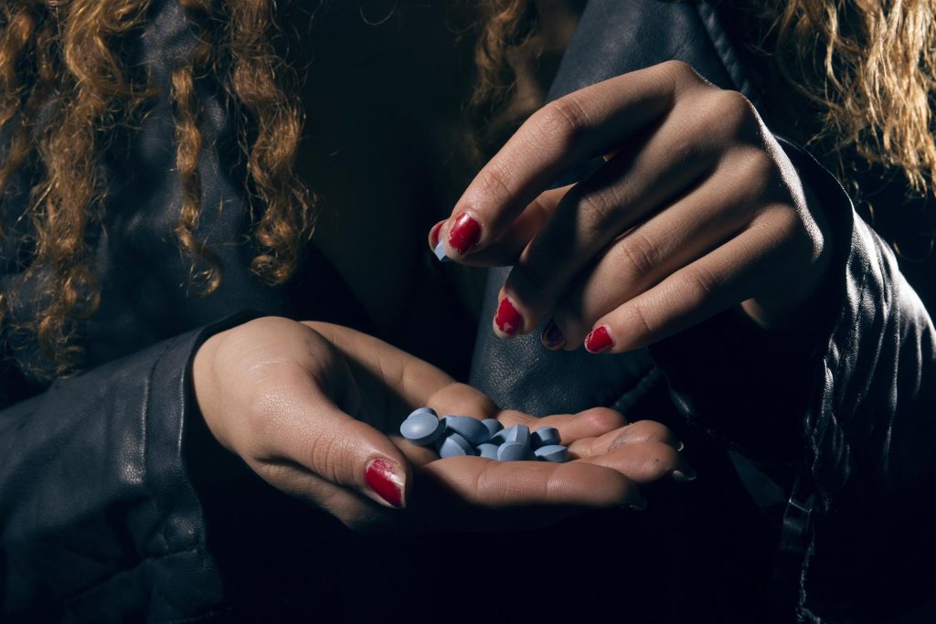 girl holding oxycontin in her hands